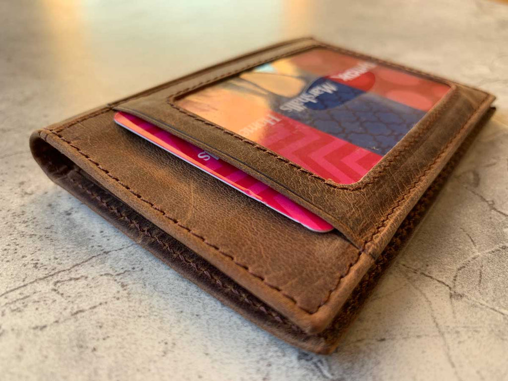 How to Choose a Perfect Leather Wallet for Men
