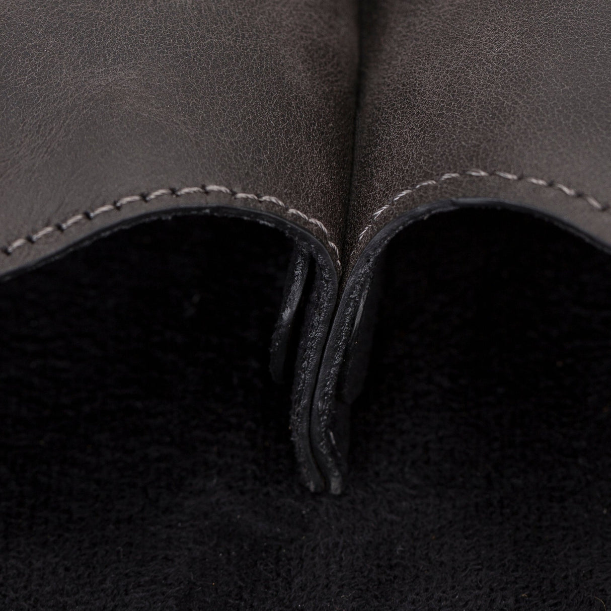 Airpods Max Black Leather Case by Hardiston - premium AirPods Cases